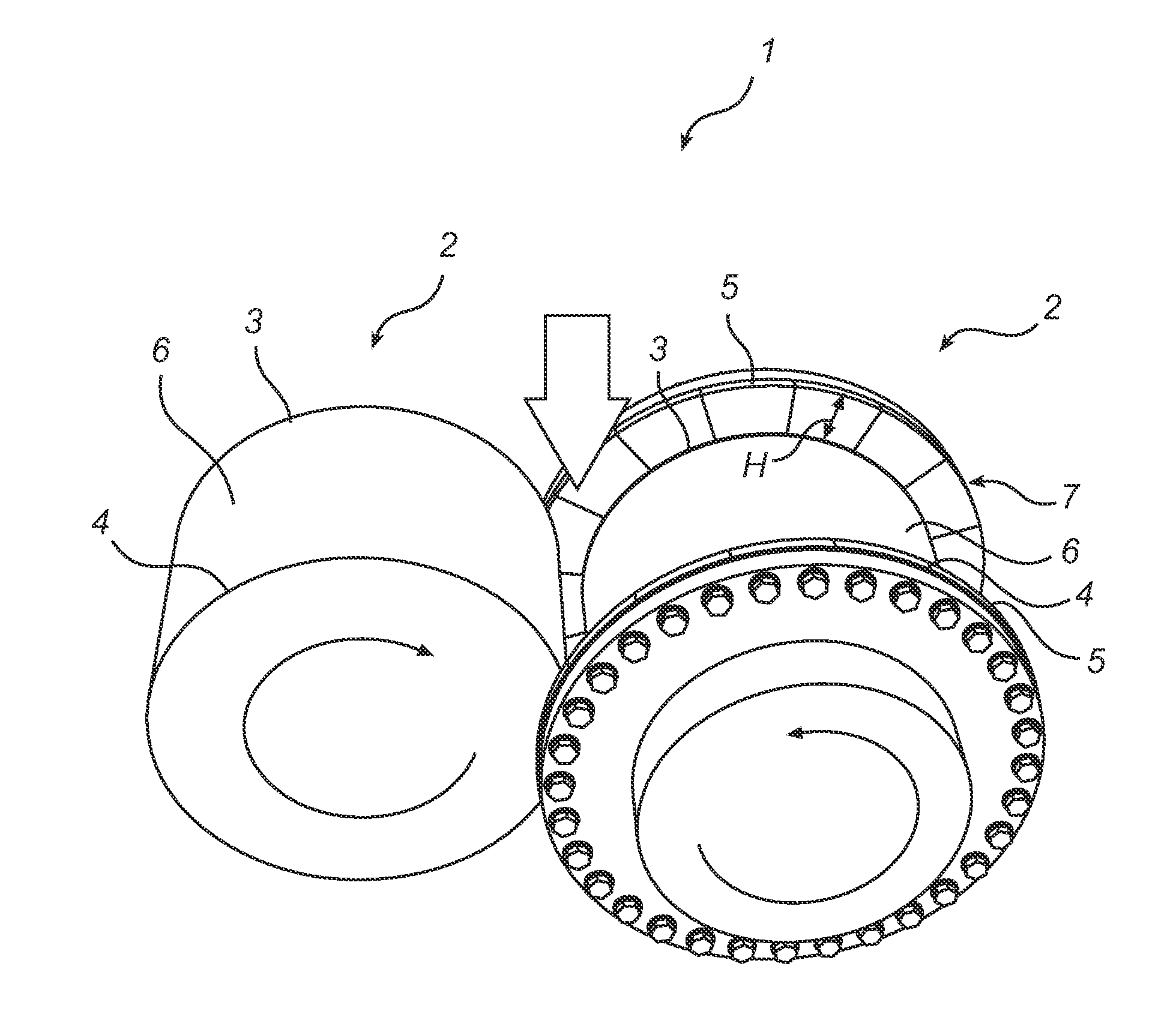 Roller crusher having at least one roller comprising a flange