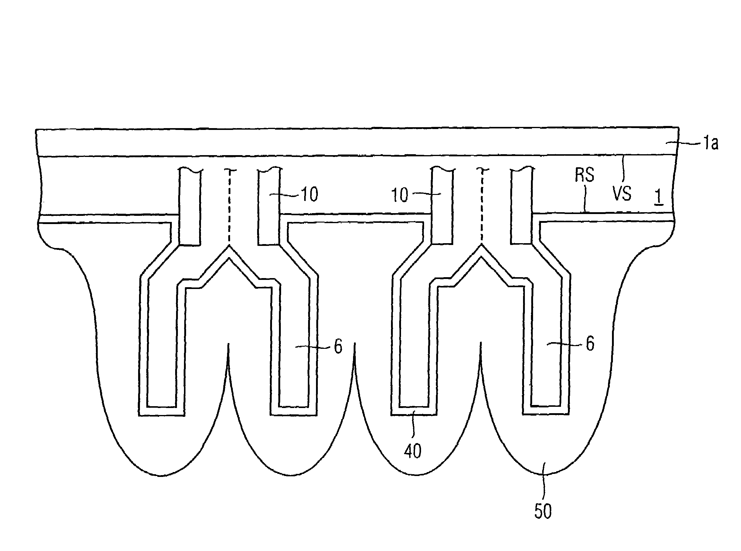 Fabrication method for a semiconductor structure having integrated capacitors