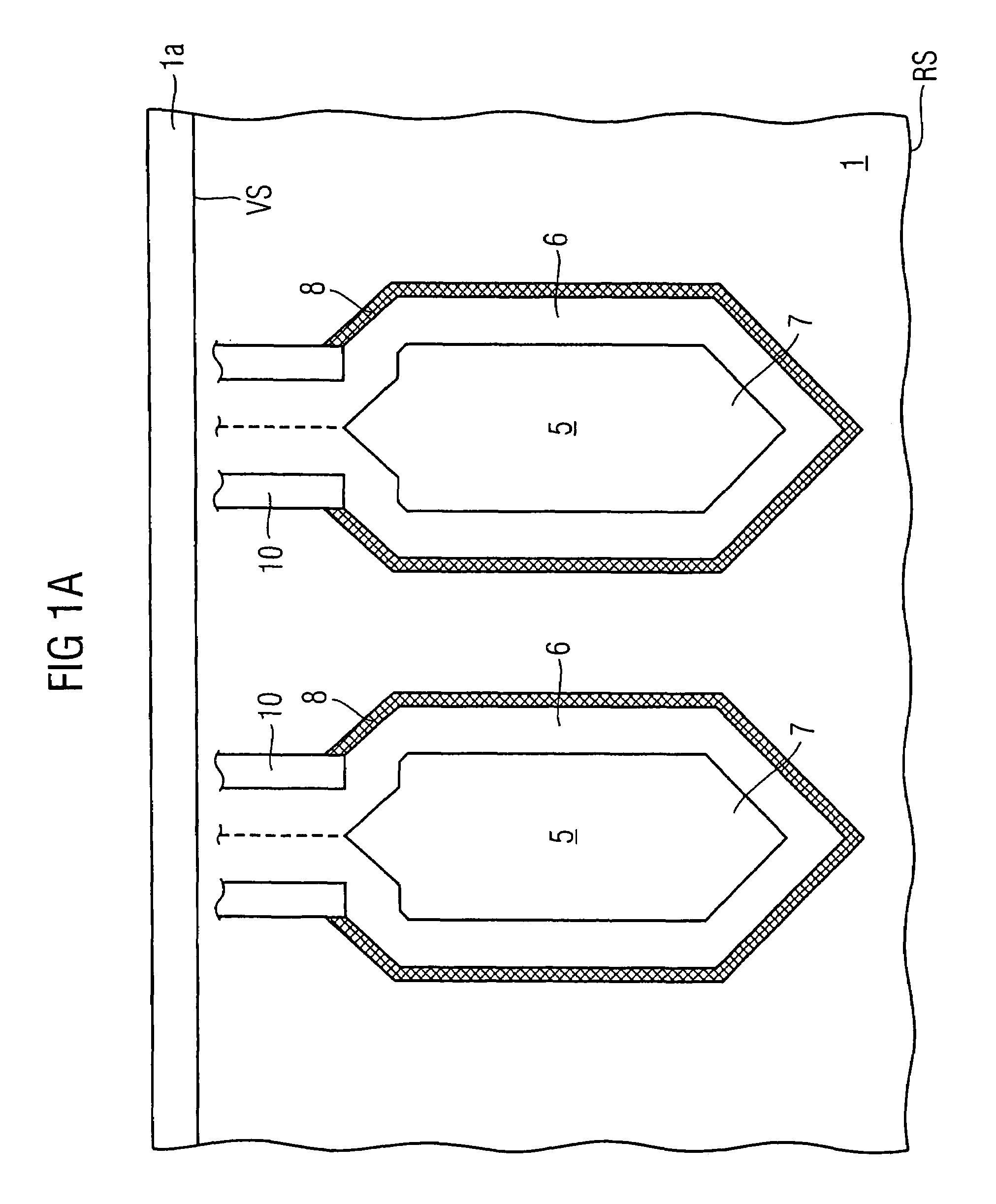 Fabrication method for a semiconductor structure having integrated capacitors