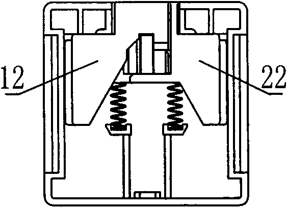 Dipolar interlocking protection door of socket
