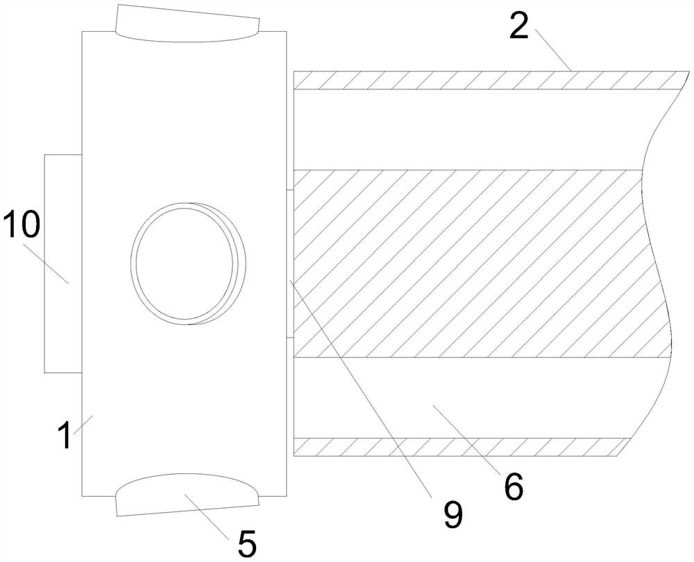 Dry ice cleaning nozzle with multi-angle flow direction