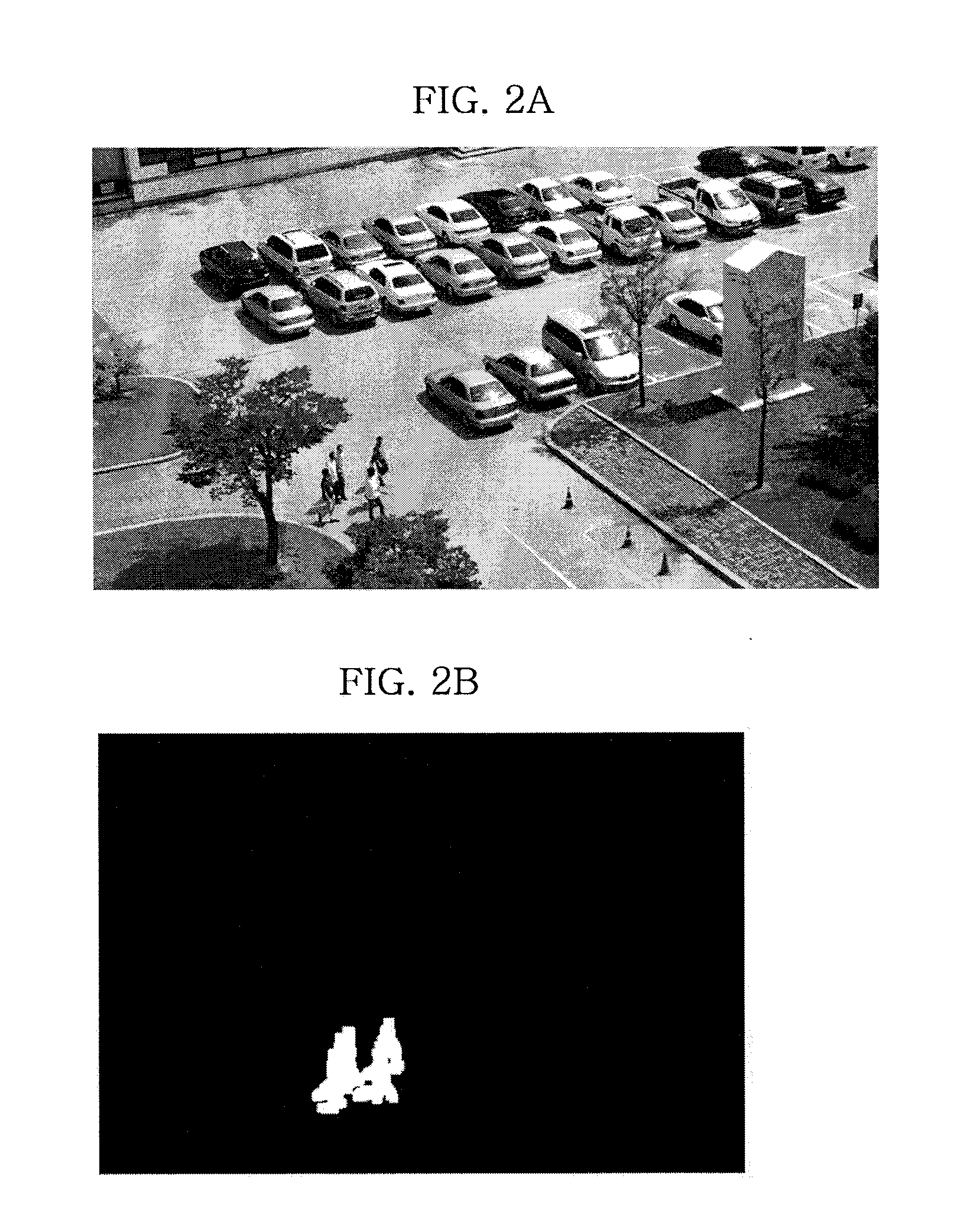 Apparatus for tracking an object using a moving camera and method thereof
