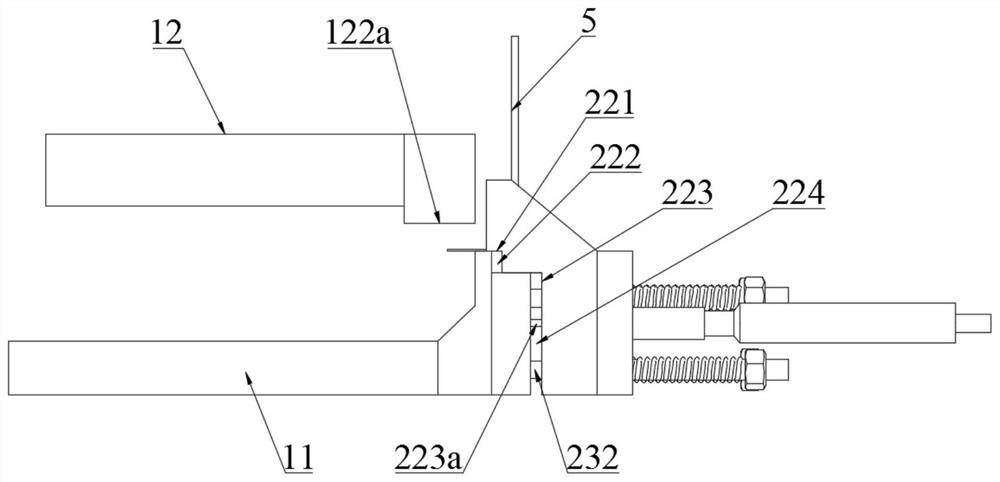 A size-adjustable integrated circuit cutting tool