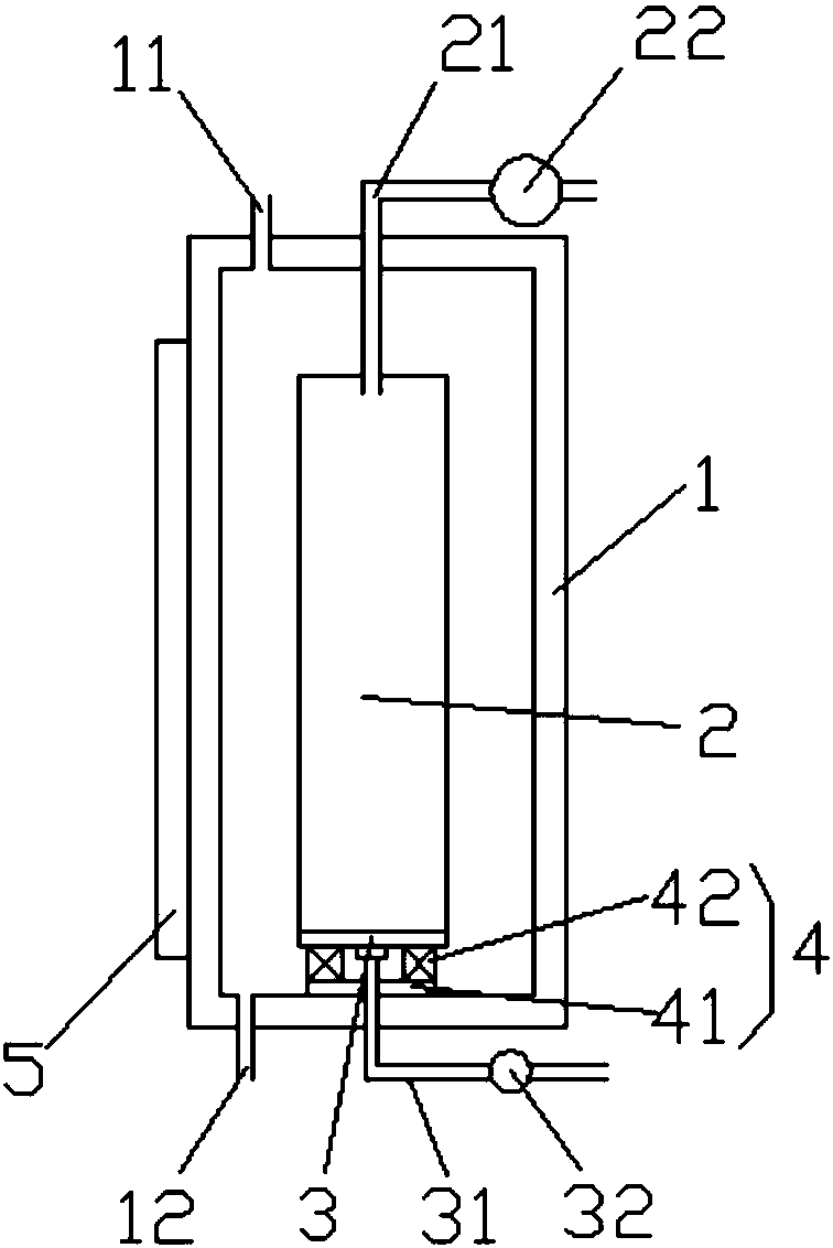Rotary immersed type filtering device