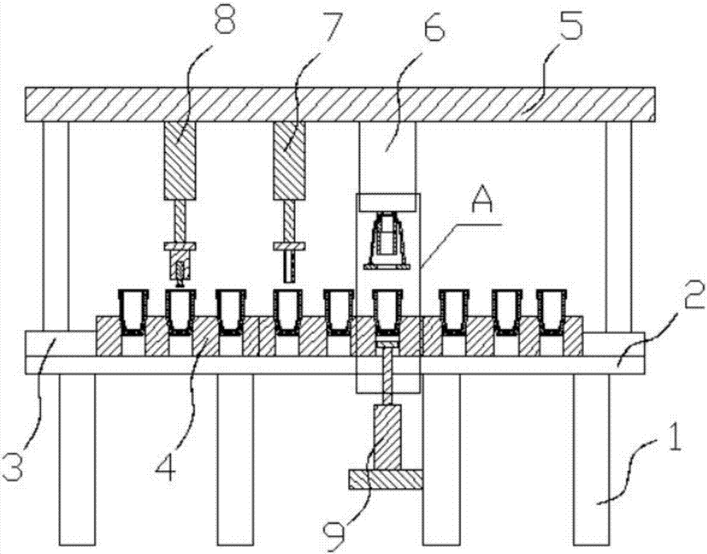 Quantitative material receiving mechanism for packaging