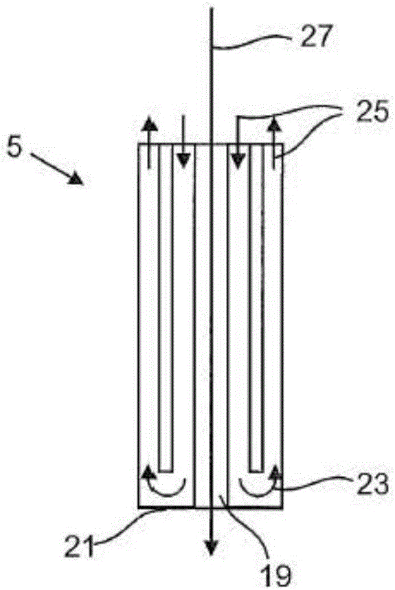 Plasma reactor and method for decomposing a hydrocarbon fluid