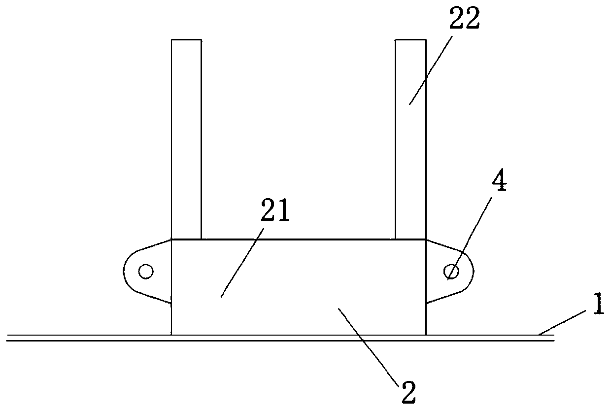 A segmented hoisting structure and method in shipbuilding