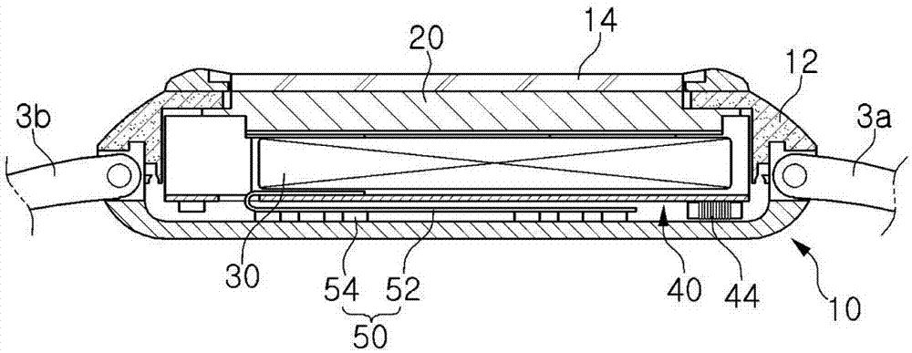 Chip antenna and an electronic apparatus provided with the chip antenna