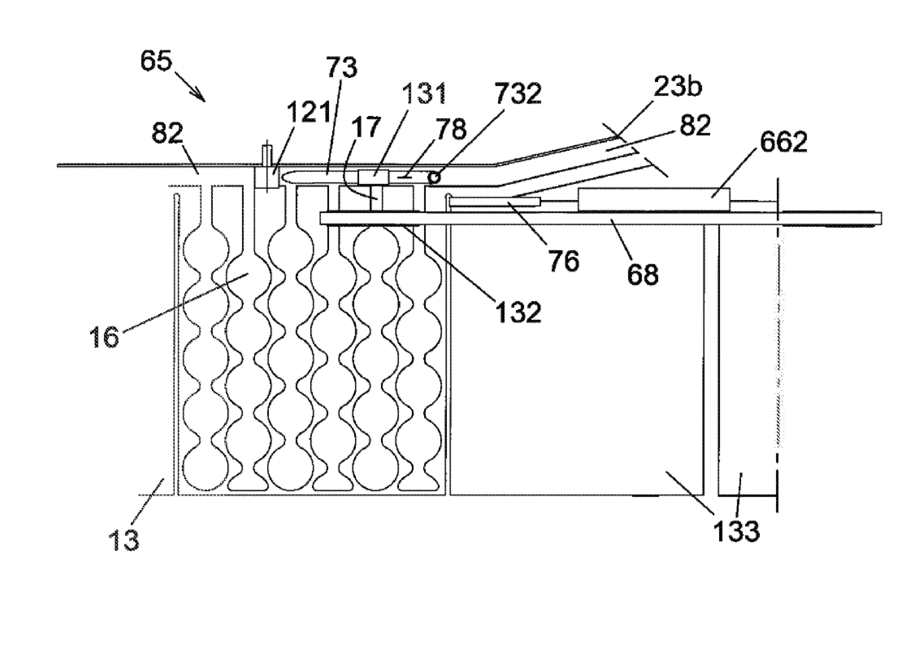 Device for producing shock-absorbing inflatable package and method for filling it