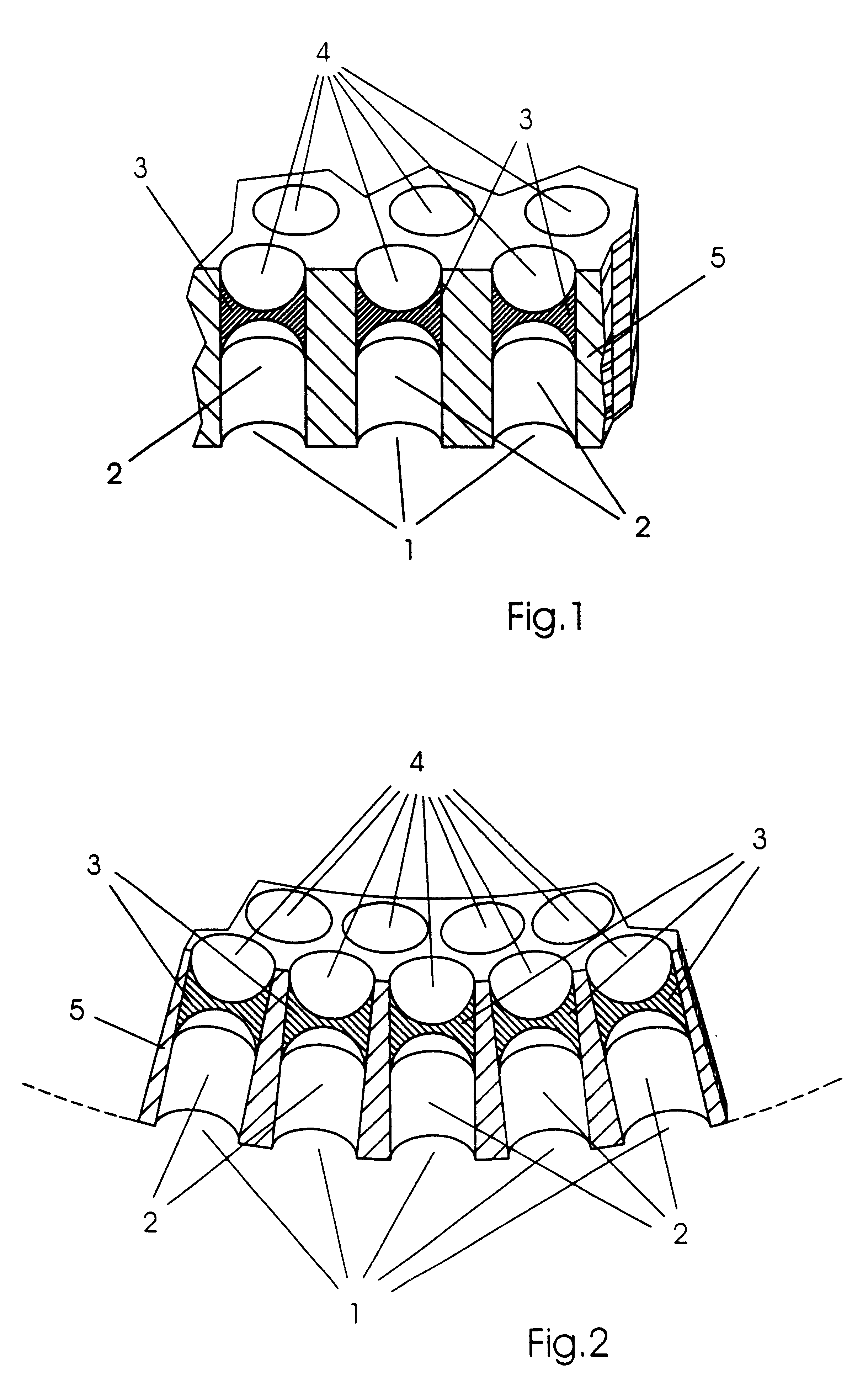 Method, device and printing form for transferring free-flowing printing ink onto a printing material
