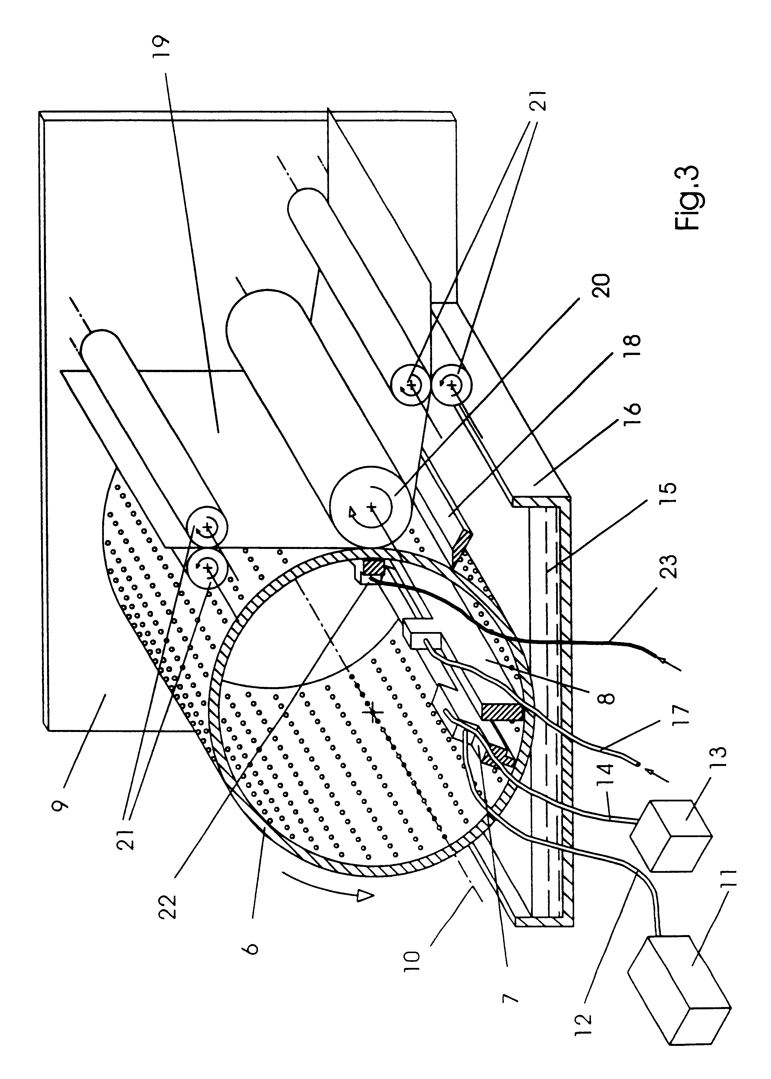Method, device and printing form for transferring free-flowing printing ink onto a printing material