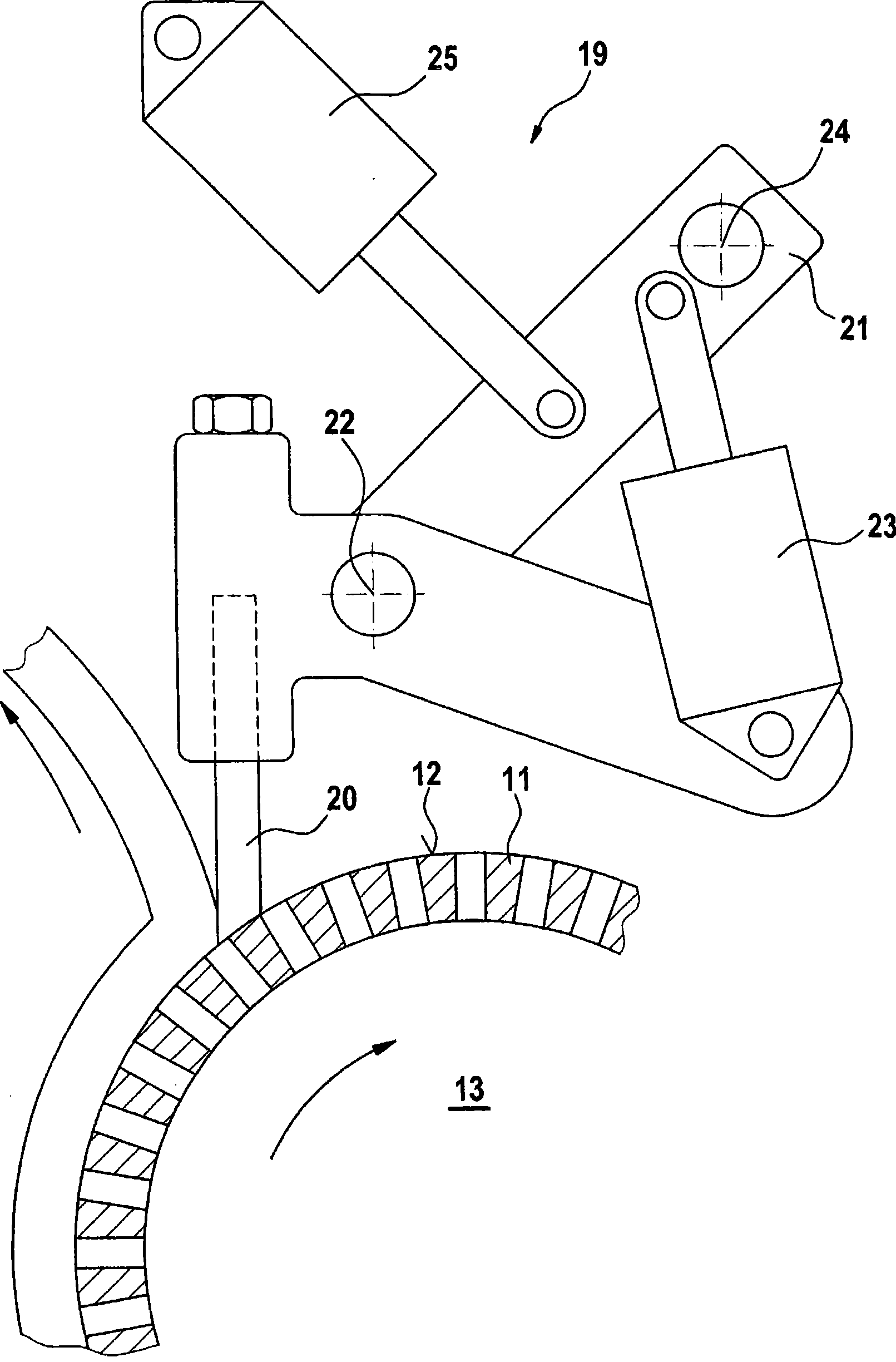 Apparatus and method for separating mixed materials of different flowability