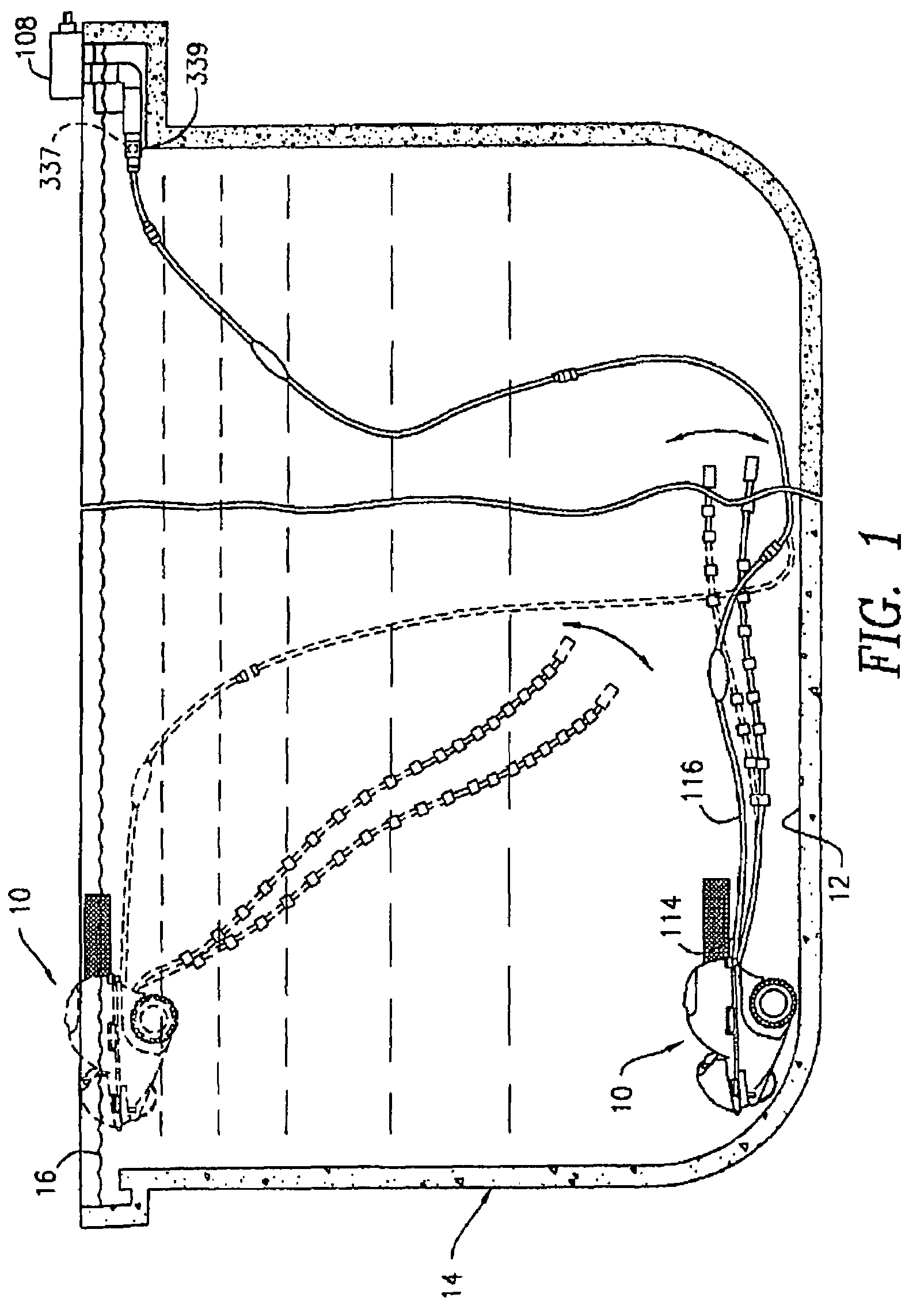Fluid distribution system for a swimming pool cleaning apparatus