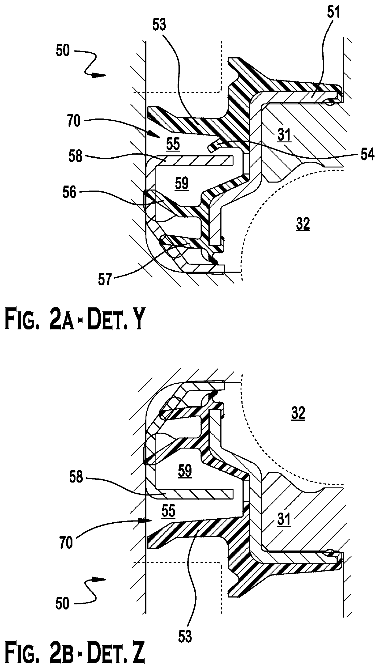 Labyrinth sealing device for improved drainage