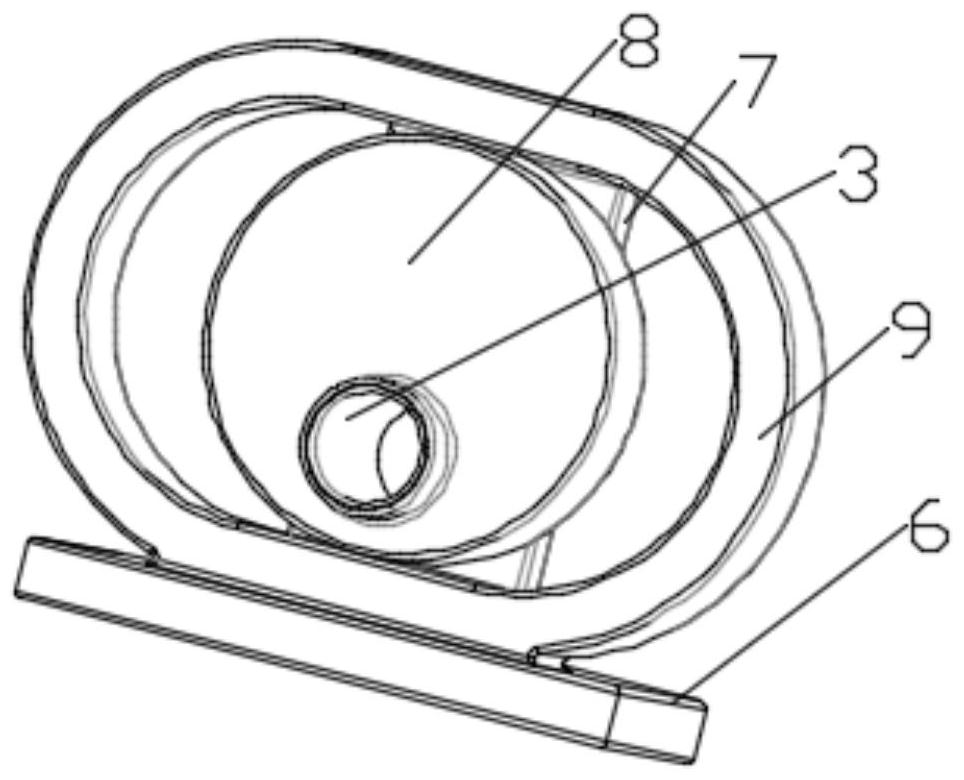 A device for improving feed crushing efficiency