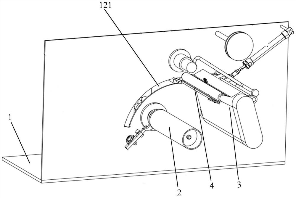 An automatic yarn breaking device for artificial turf winding machine