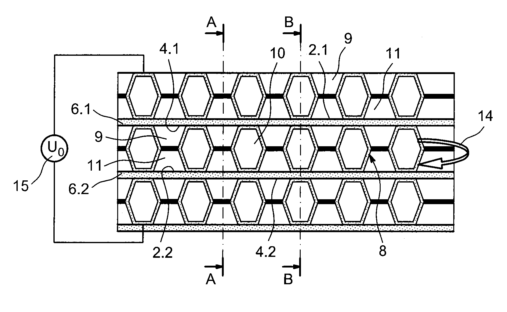 High temperature electrolyzer (HTE) including a plurality of cells, having improved operation in the event of breakage of at least one cell and during ageing