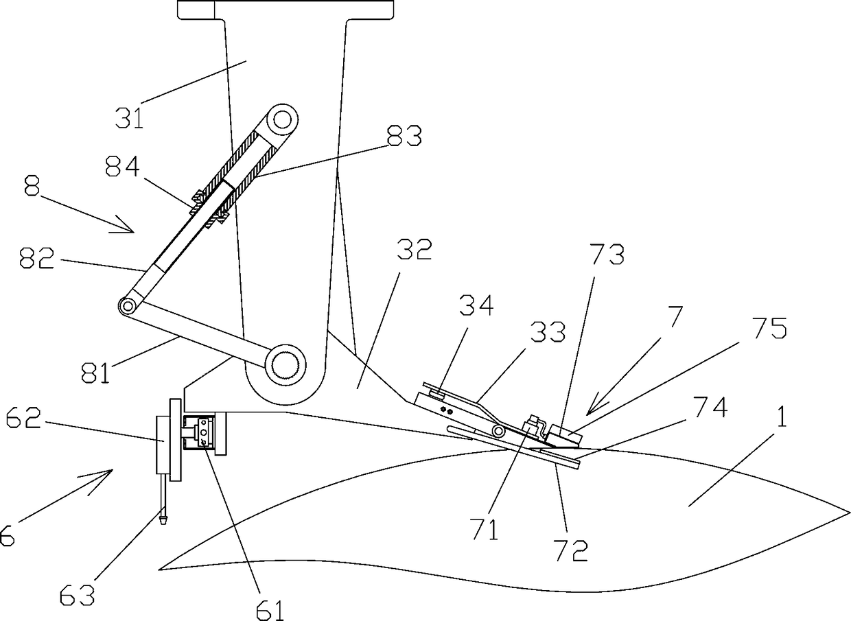 Reducing device and method for sticky substances for straw board paper