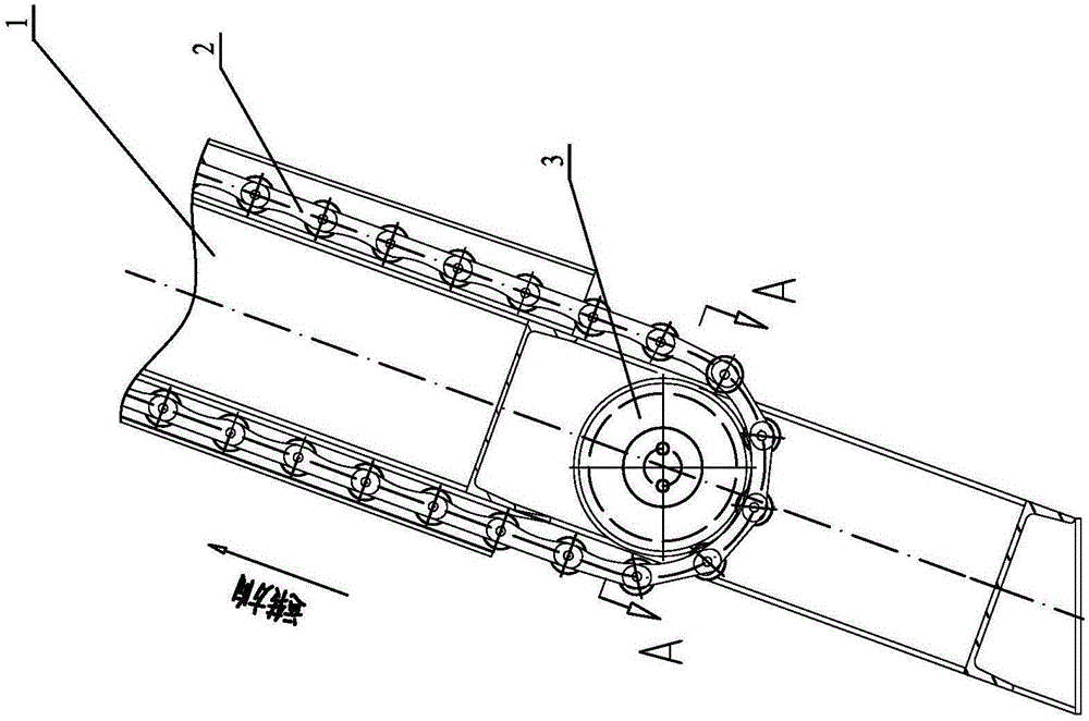 Coarse rack pull chain underwater steering structure capable of avoiding chain come-off and sticking