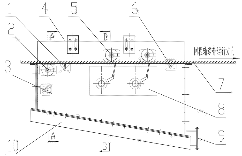 Conveying belt cleaning device for belt conveyer