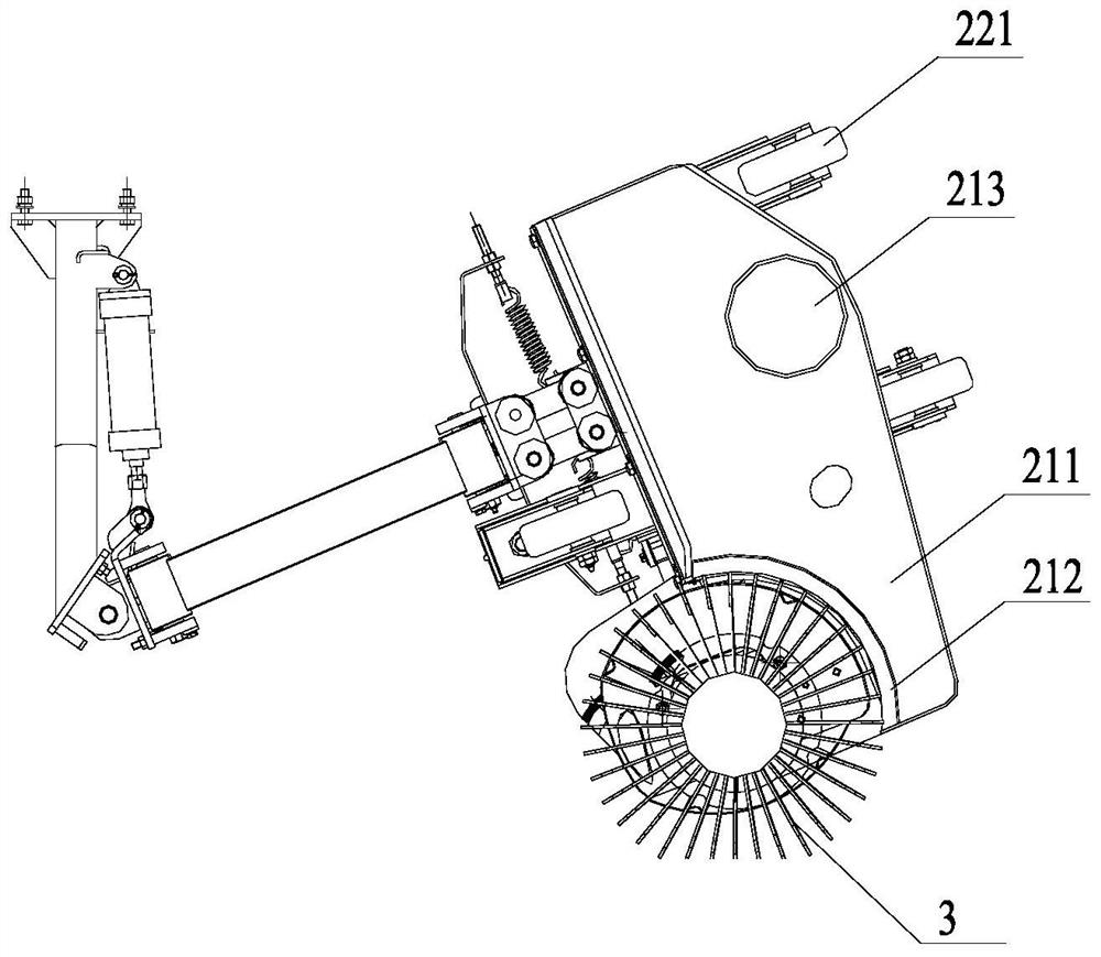 Suction nozzle device with curb sweeping and dust suppression functions and road sweeper