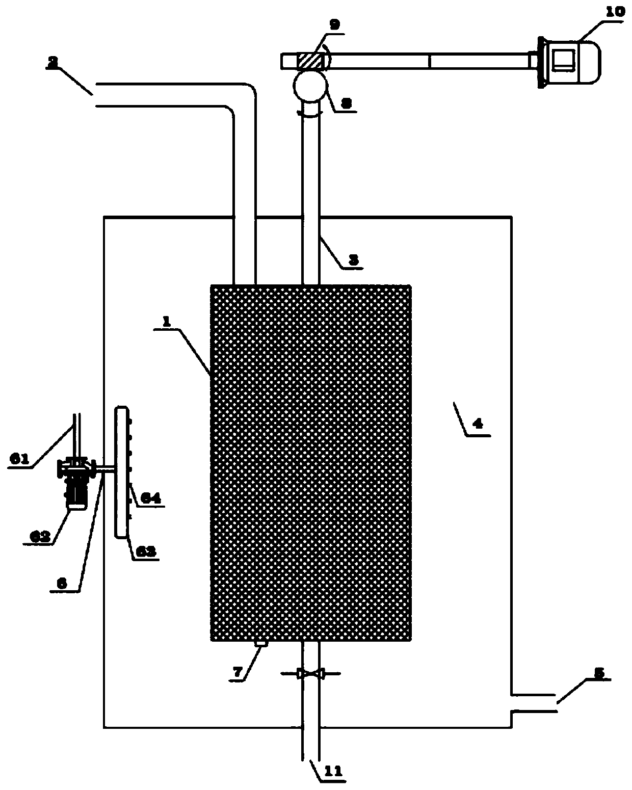 Ice water filtering device for ice source heat pump system
