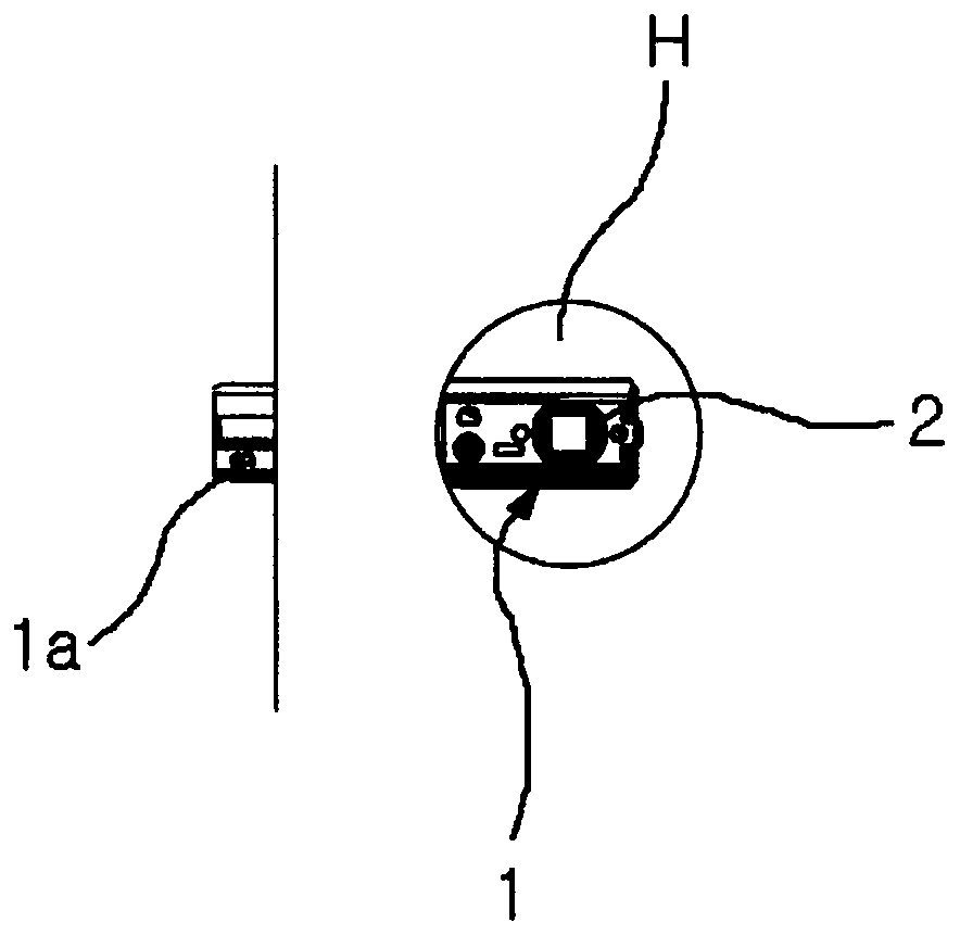 Clutch engagement assembly of door lock and driving device thereof