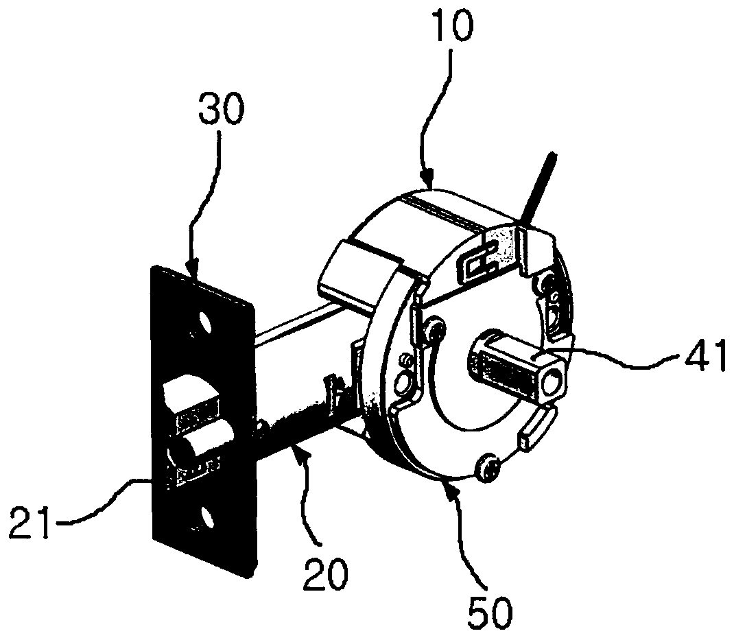 Clutch engagement assembly of door lock and driving device thereof