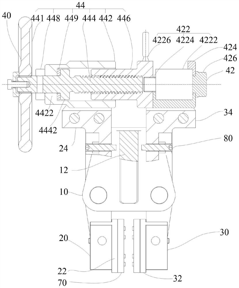 Chain tightening device