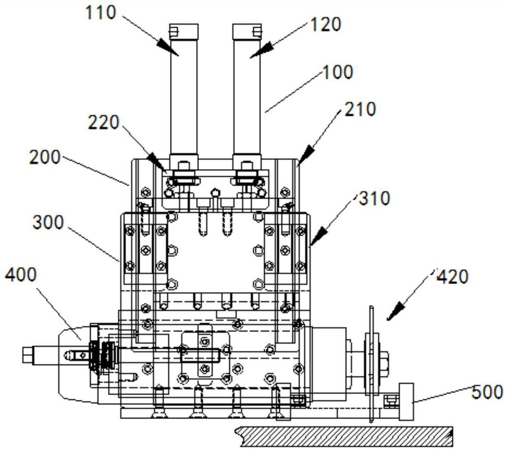 Device for small saw of machining center to adapt to plate thickness
