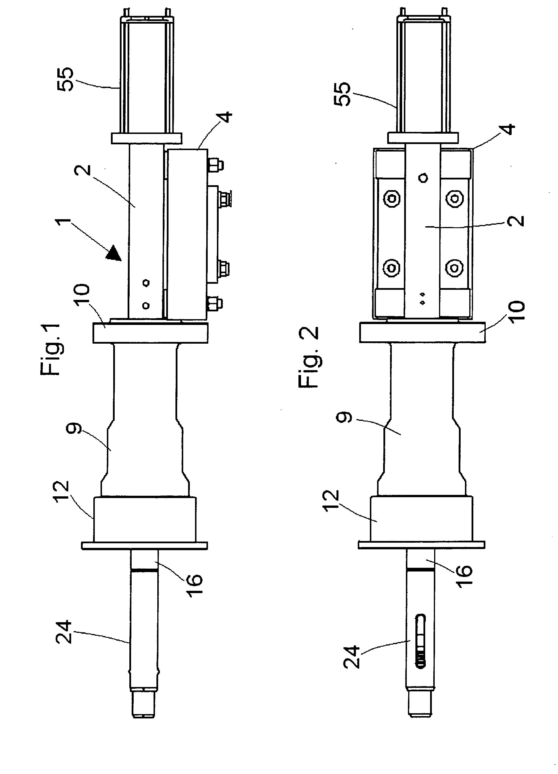 Device for locking-unlocking tired wheels of vehicles on a mandrel of a maintenance machine