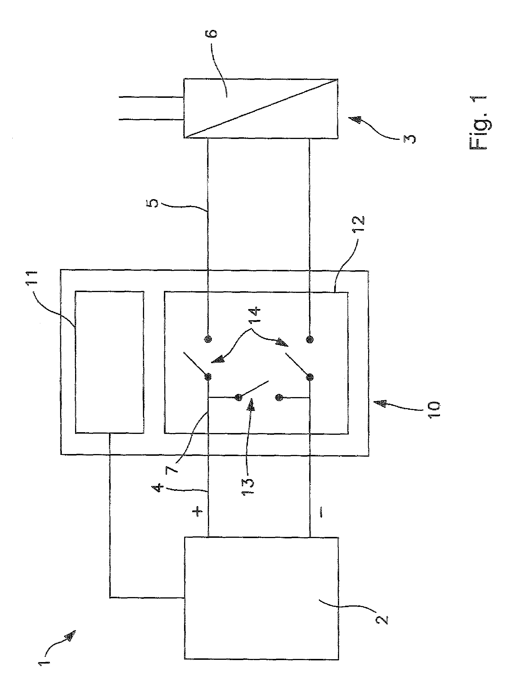 Method and device for improving the service life of a fuel cell at transitions in operation