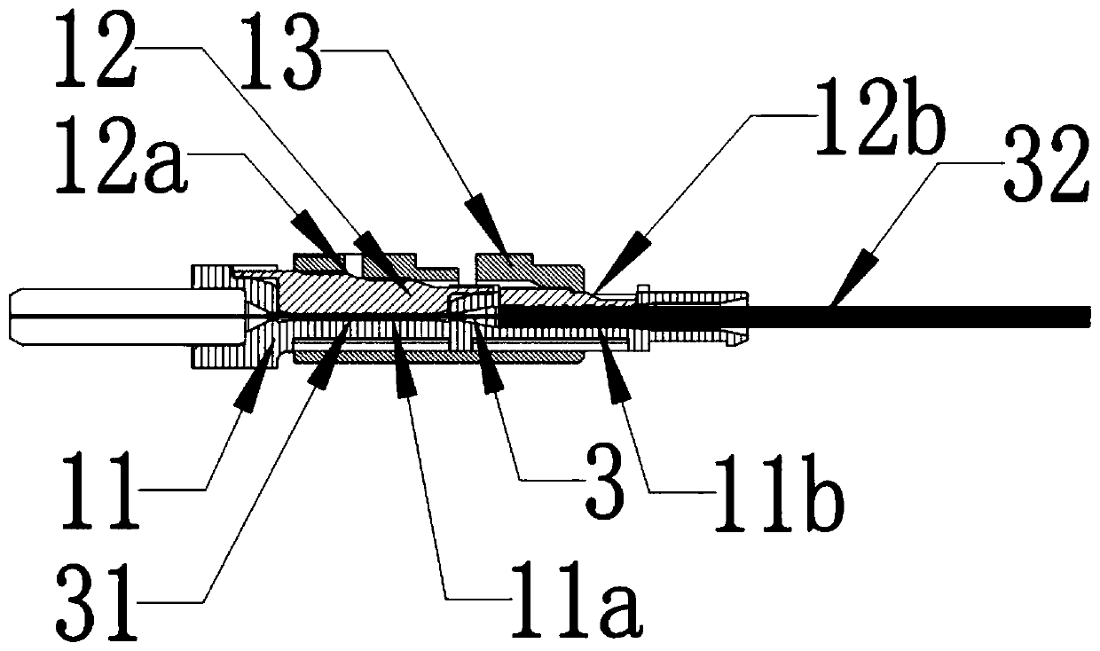 Loose-sleeve optical cable field assembly connector and a fixing assembly thereof