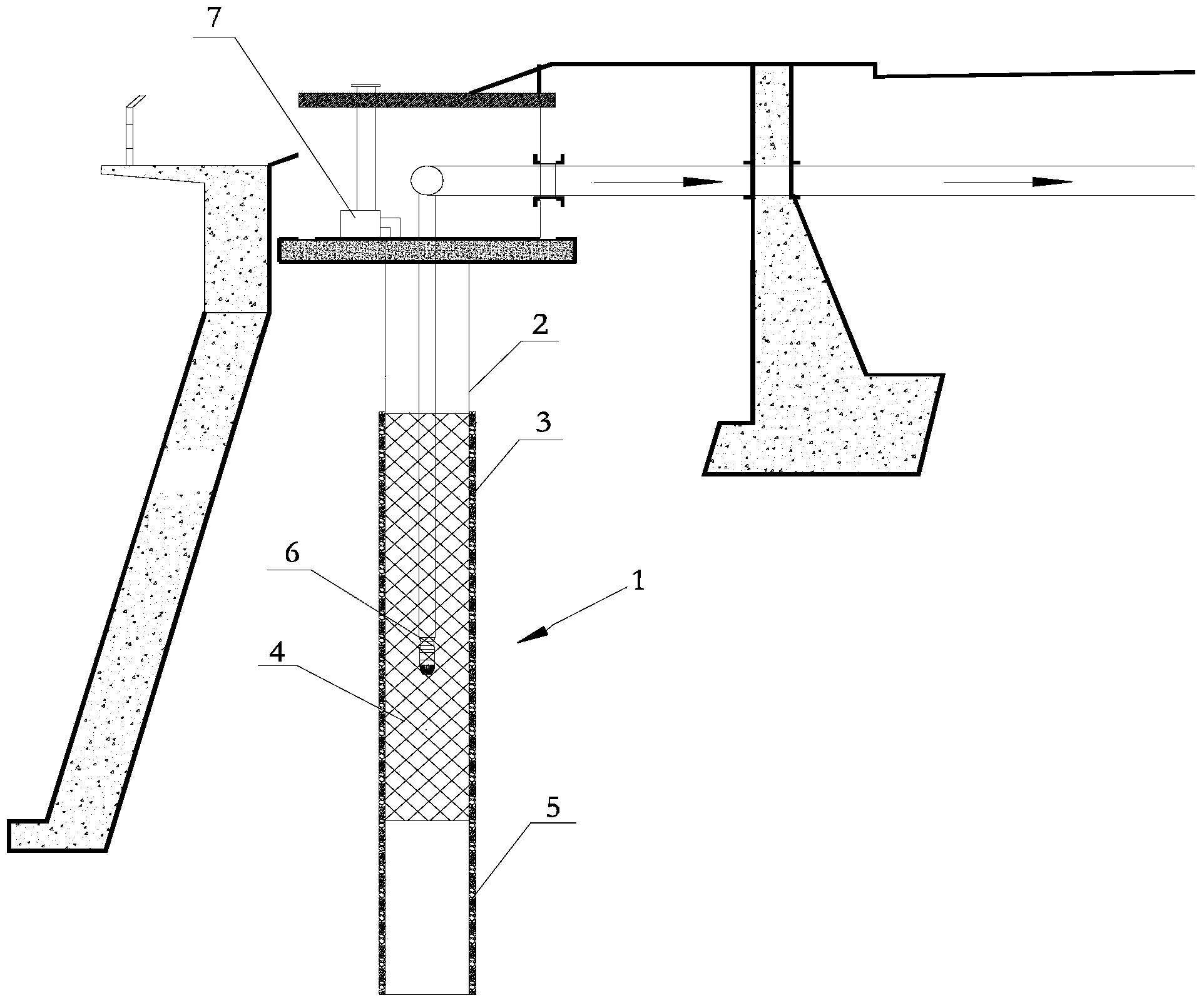 Percolation water intaking device of surface water source heat pump central air conditioning system and method thereof