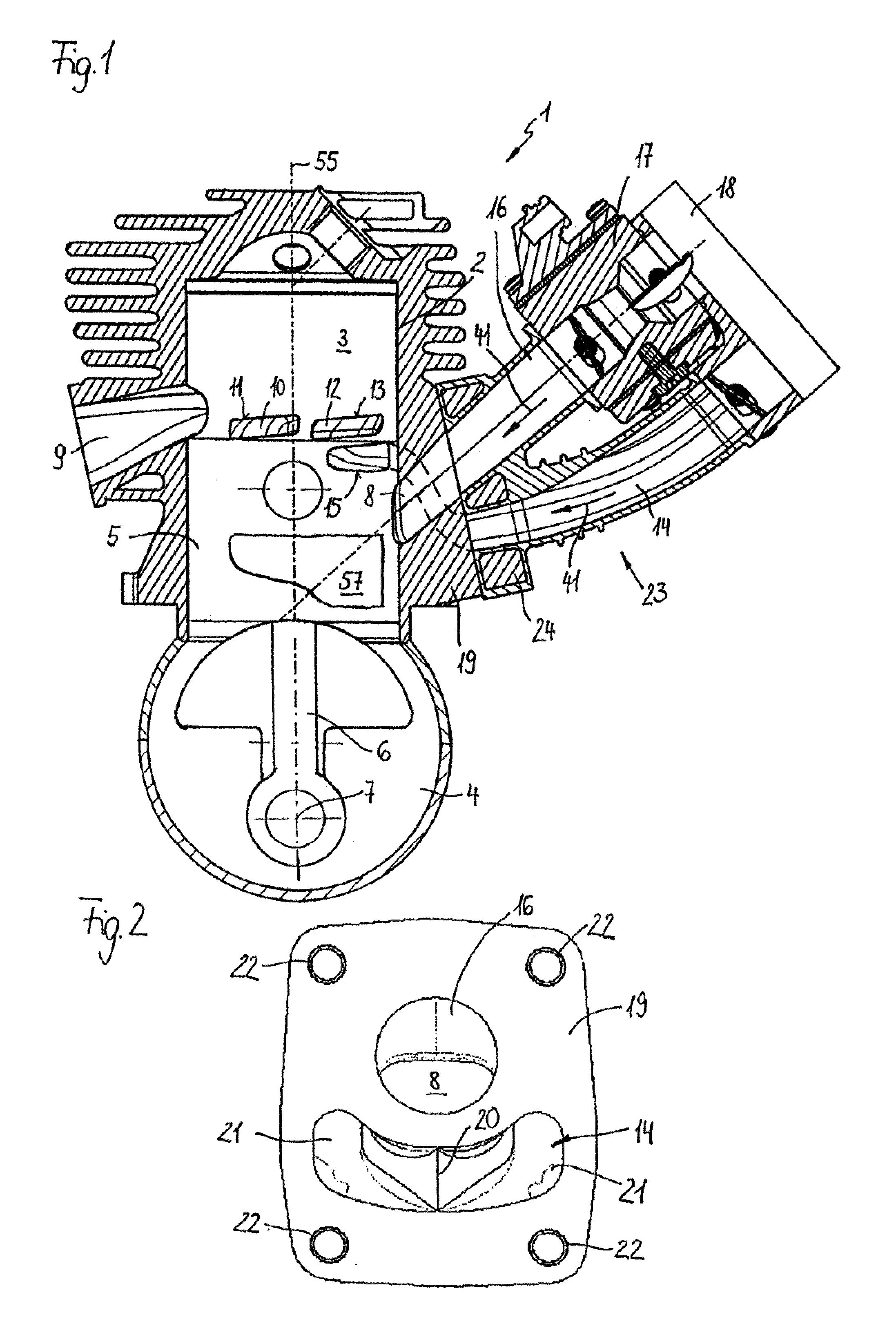 Internal combustion engine having an elastic connecting duct