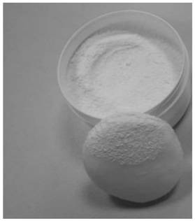 Corn talcum powder cake for infants and preparation method thereof