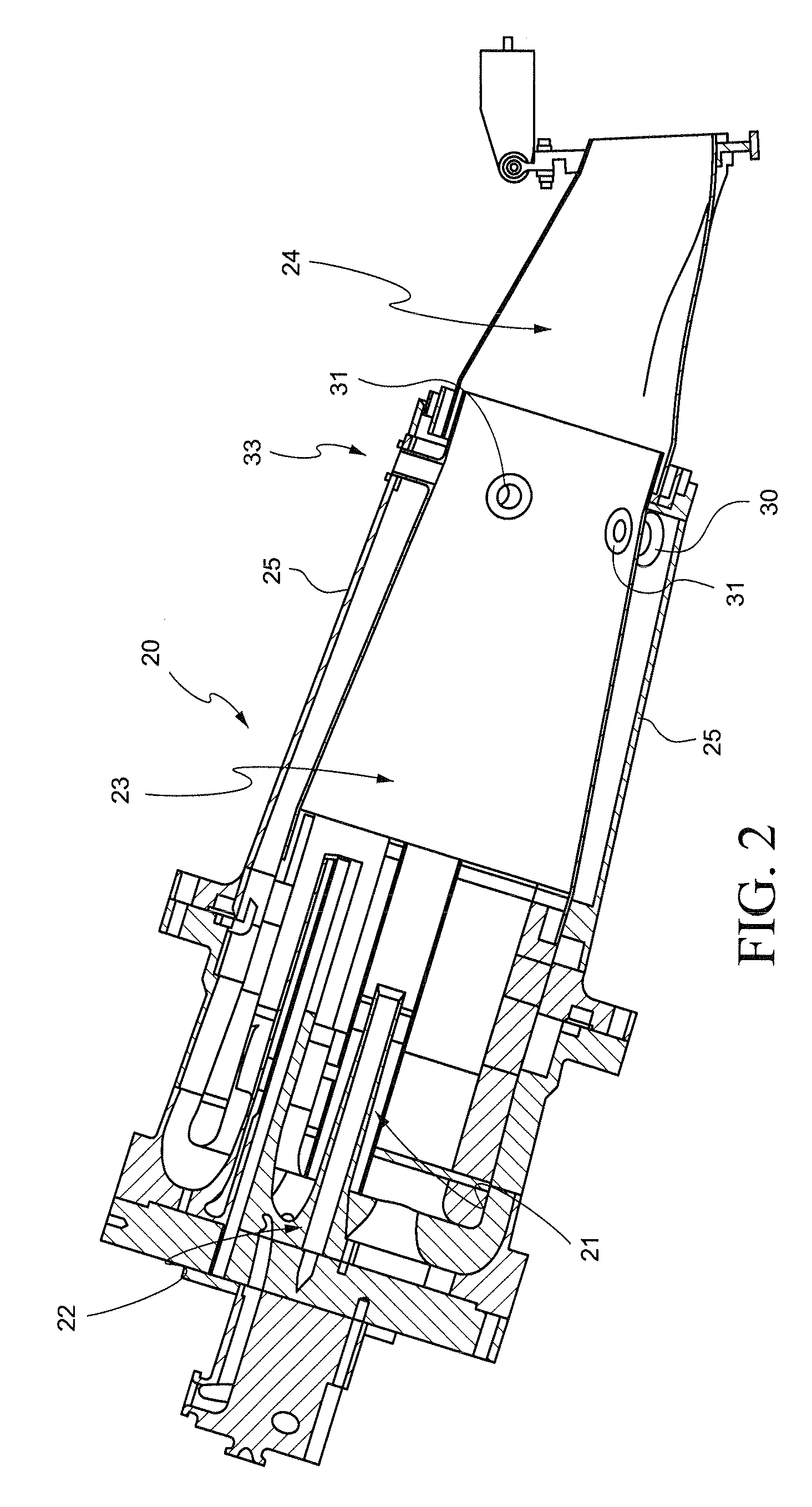 Integrated late lean injection on a combustion liner and late lean injection sleeve assembly