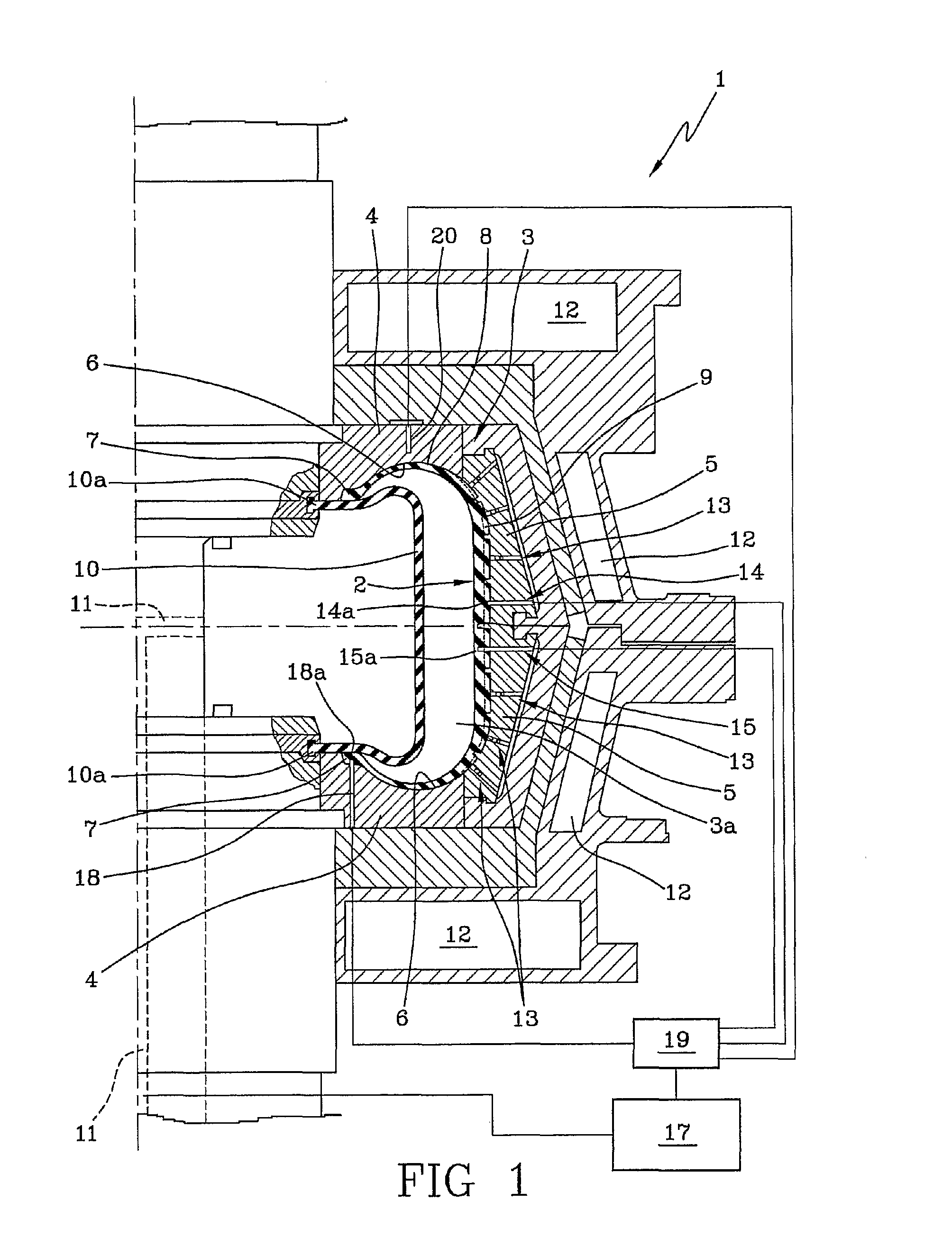 Method of vulcanising pneumatic tyres and apparatus therefor