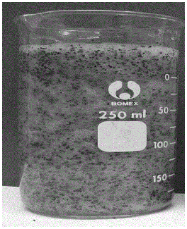 Low-damage fracturing fluid and fracturing method