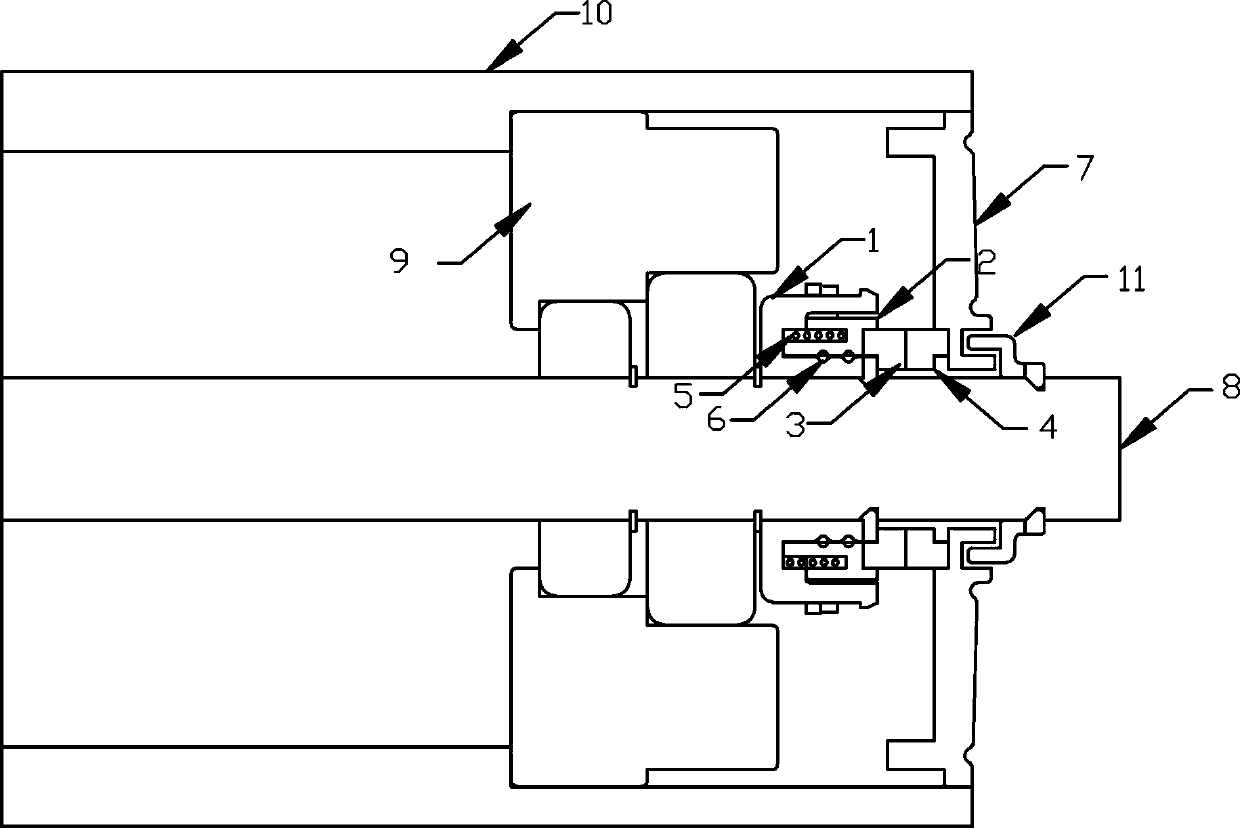 Non-concentric elastic compensation sealing assembly