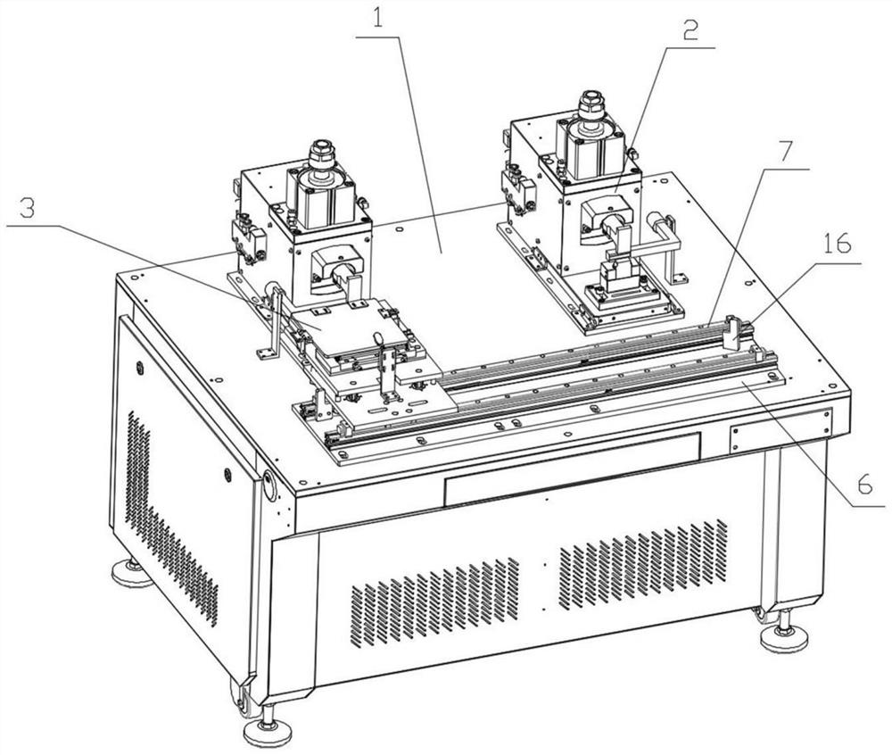 Integrated ultrasonic welding machine for welding battery cell pole