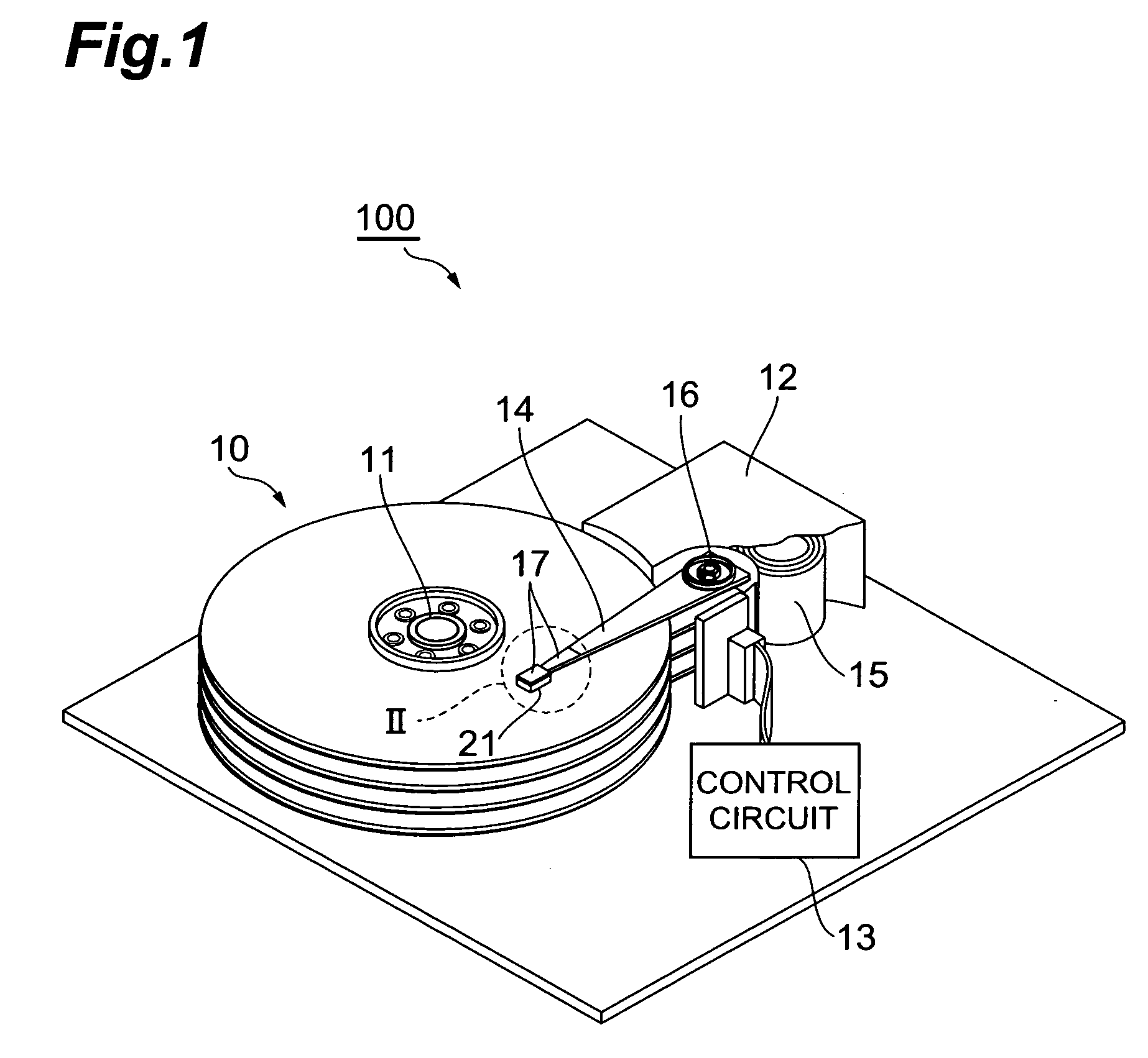 Thermally assisted magnetic head having an asymmetric plasmon antenna and manufacturing method thereof
