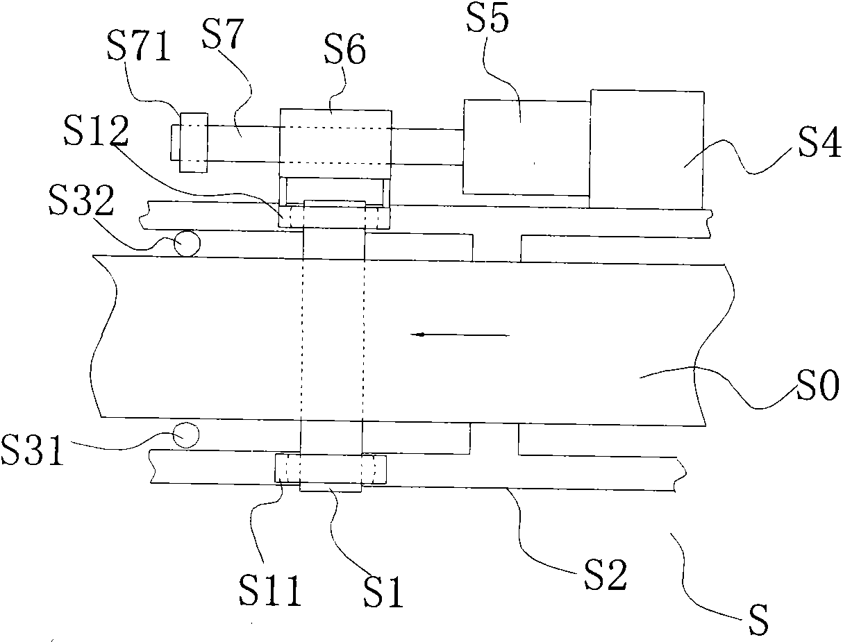Conveying belt deflection mechanism, conveying belt gypsum product molding device and production line