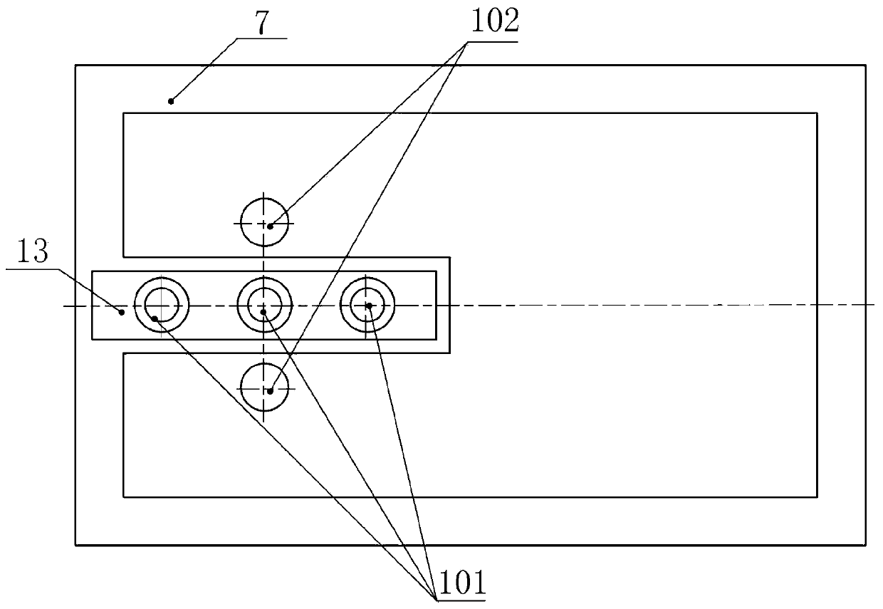 Flexible forming device and method for producing seamless fiber-reinforced metal-based composite tube