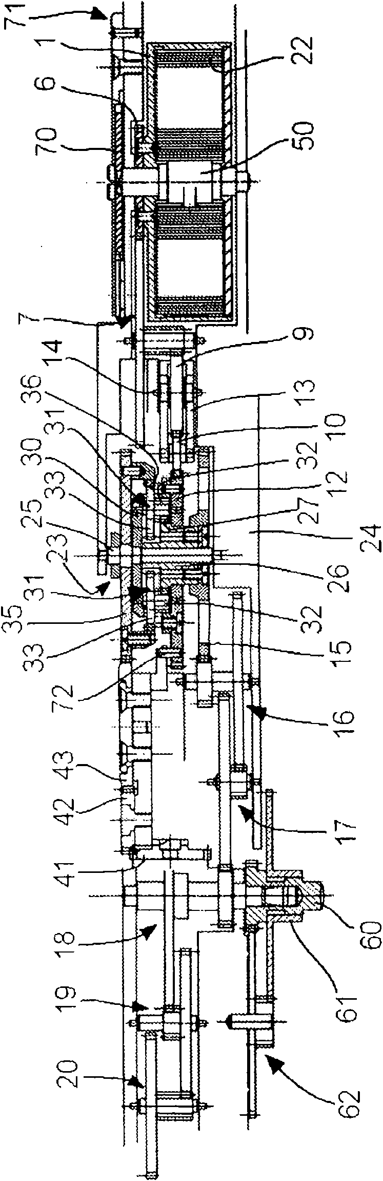 Horological movement with constant-torque transmission of power between the power source and the mechanical oscillator