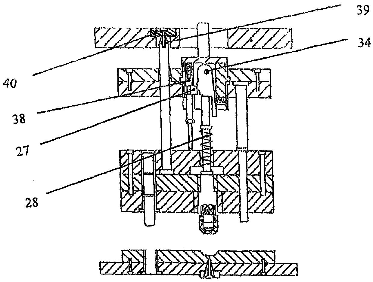 Oscillating bar type spring pre-resetting die mechanism