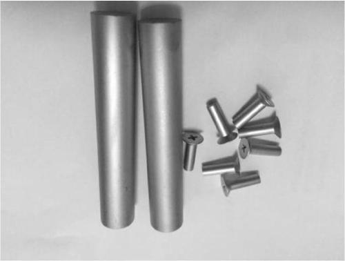 Mixed alkali for removing titanium alloy surface oxides and titanium alloy surface oxide removal method