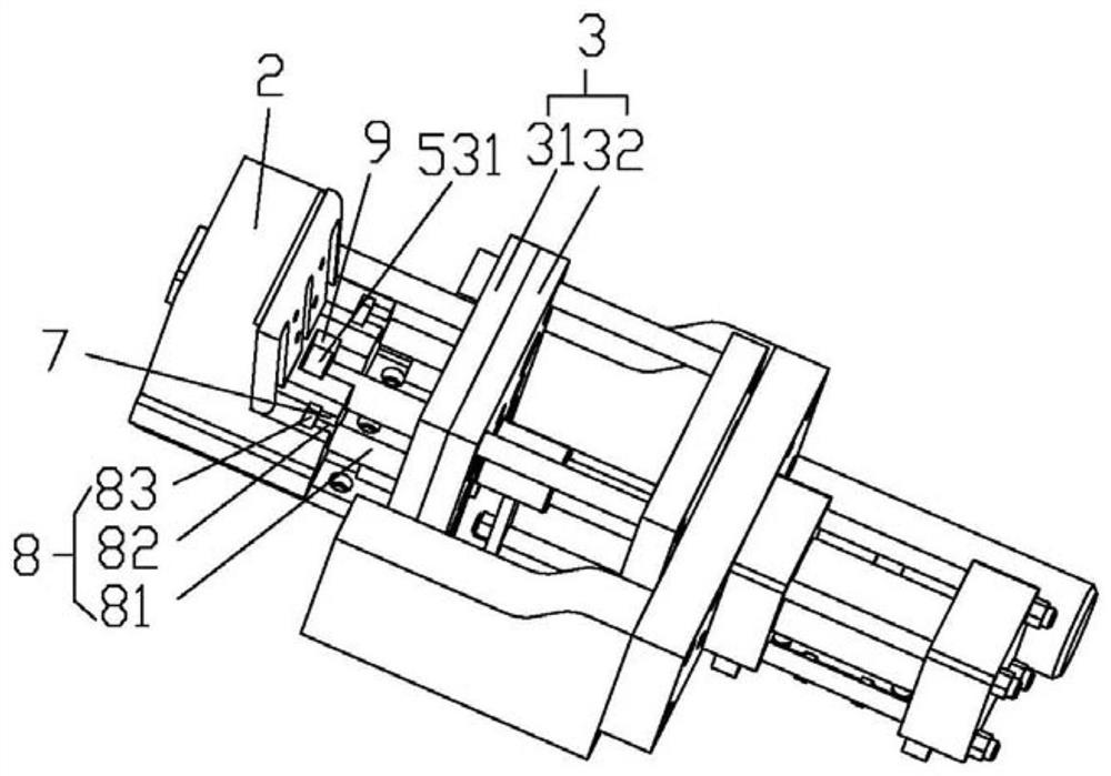 Device for avoiding product deformation during mold opening