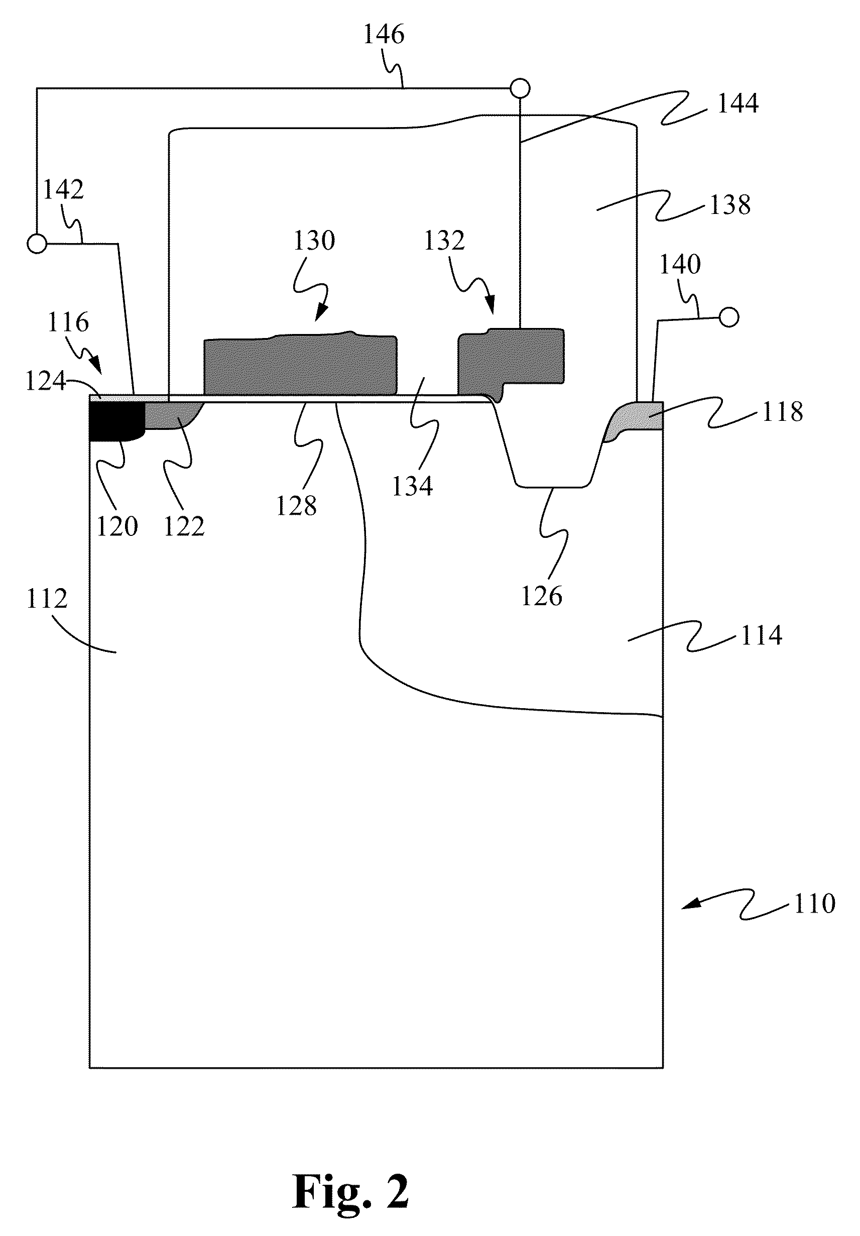 Integrated MOS power transistor with body extension region for poly field plate depletion assist