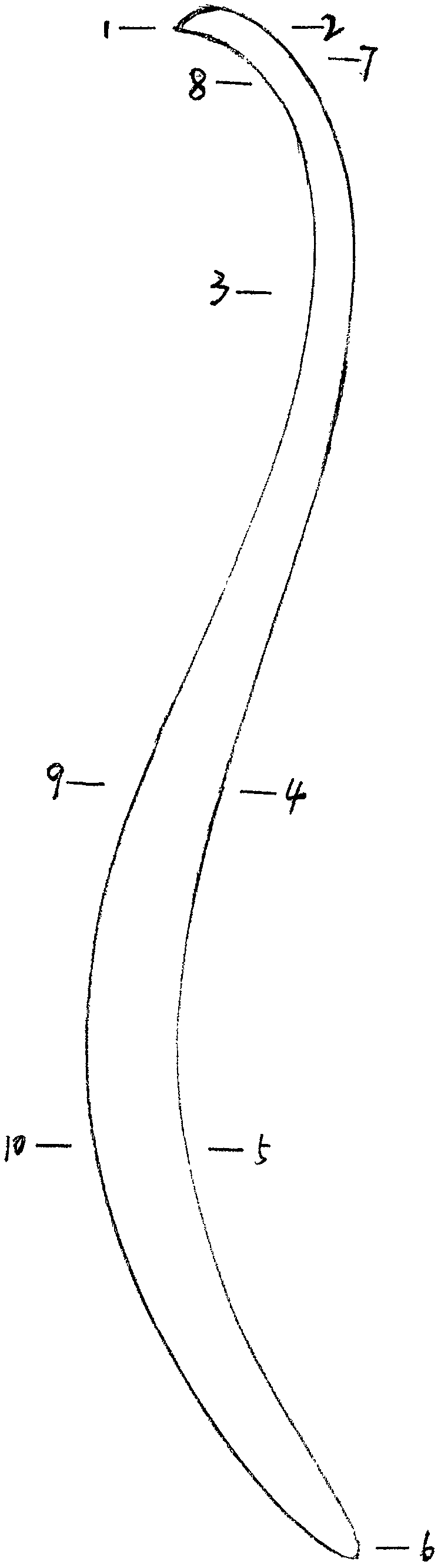 Tongue surface cleaning device in reversed-S shape having acute angle and upper and lower arcs and production method of tongue surface cleaning device
